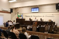 Jovens apresentam 22 proposições na última sessão ordinária do Parlamento Mirim