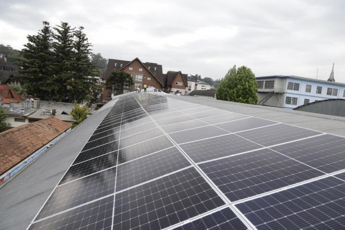 Energia solar no prédio da Câmara resulta em economia de mais de R$ 9 mil em dois meses